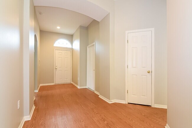 Foto del edificio - 4649 Roundview Ct