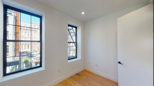 Foto del edificio - 77 E 3rd St
