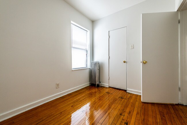 Habitación - 8057-59 S Marshfield