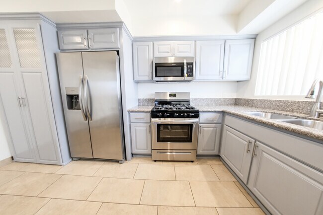 Building Photo - 5522 Thornburn St