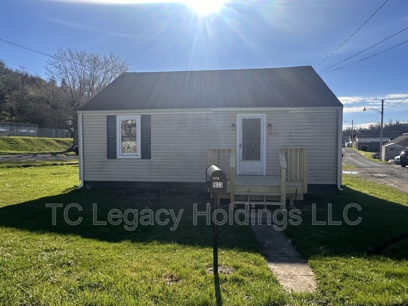 Primary Photo - 1833 N 16th St