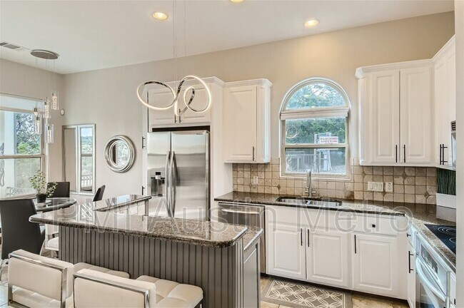 Foto del edificio - 17545 W Reed Park Rd