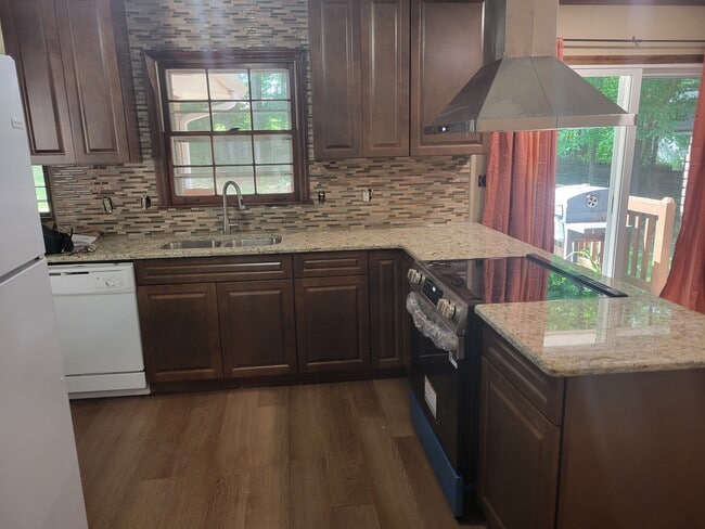 Kitchen - 700 Green Mountain Trl