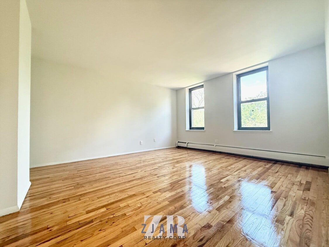 Primary Photo - 152 Parkside Ave
