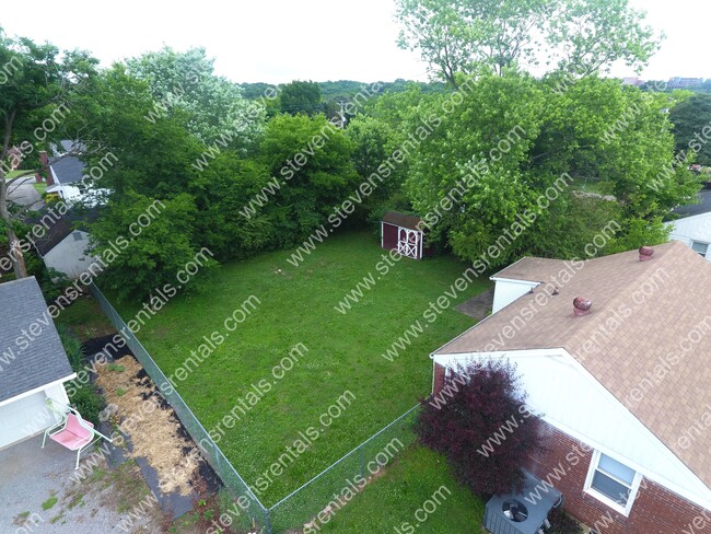 Building Photo - 721 Blackstone Ave