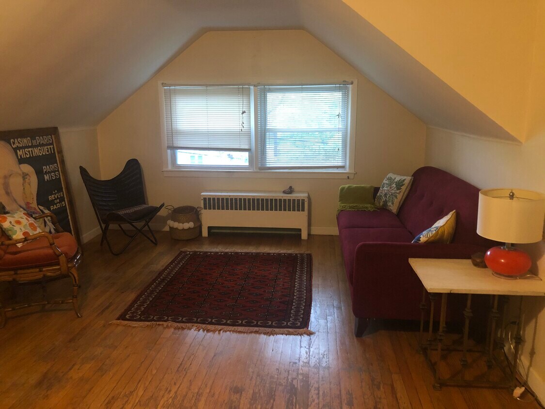 Primary Photo - 1314 E State St