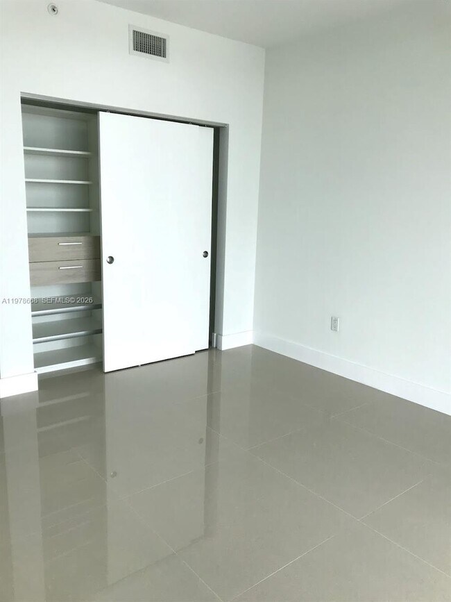 Foto del edificio - 17111 Biscayne Blvd