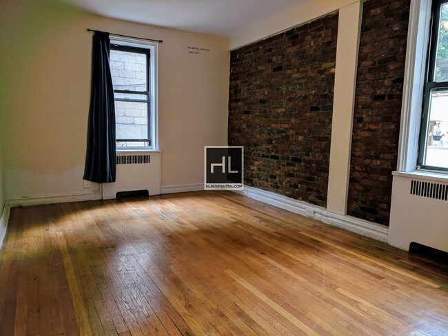 Building Photo - 3111 Crescent St