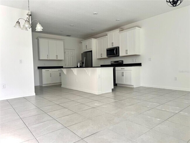 Foto del edificio - 8973 Matriarca Aly