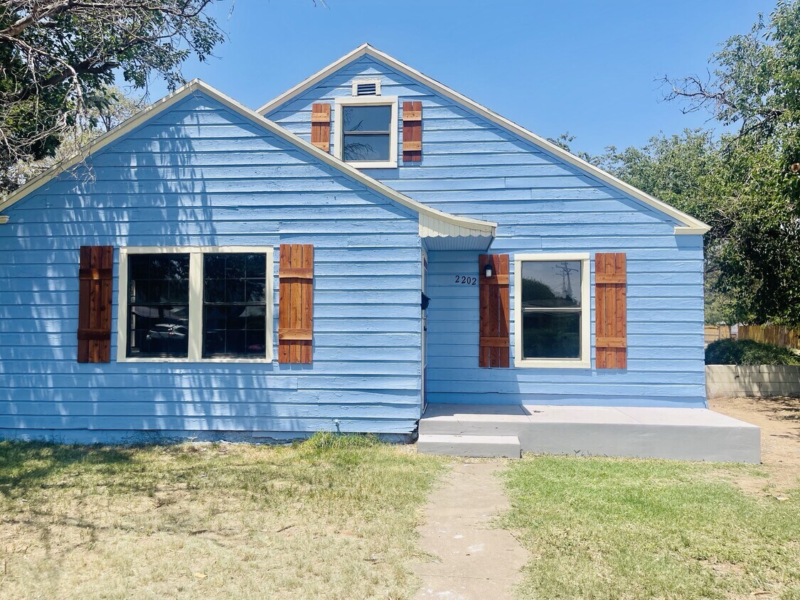 Primary Photo - 2202 24th St