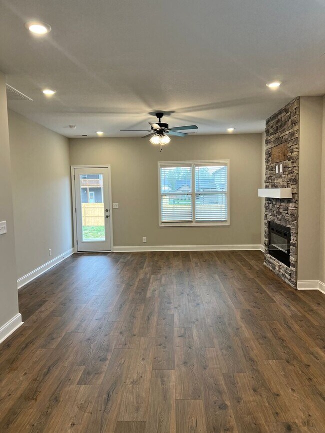 Foto del edificio - Brand New Three Bedroom