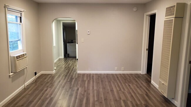 Living Room - 303 S Park St