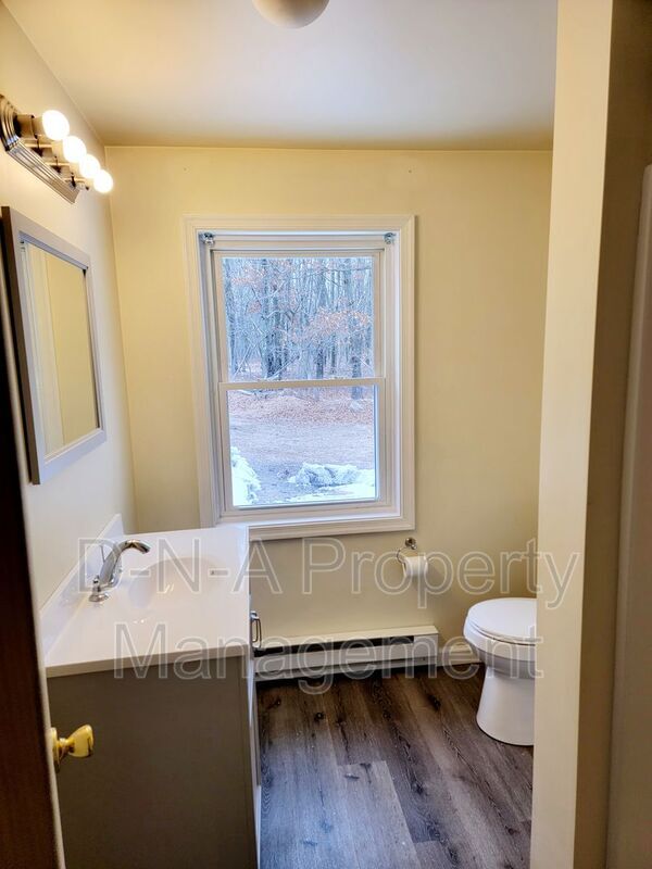 Building Photo - 122 Maggie Way