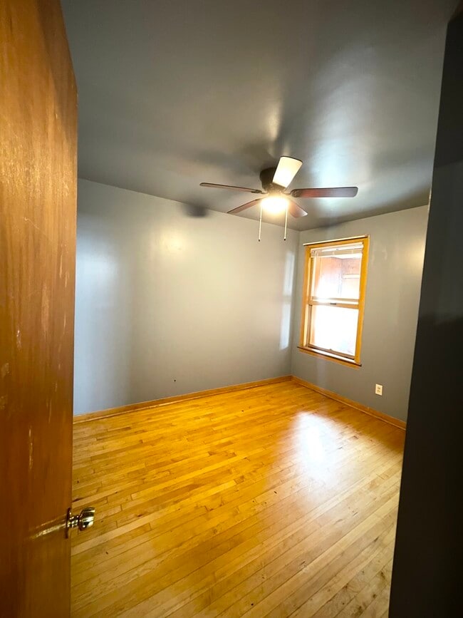 Building Photo - 4437 S Sawyer Ave
