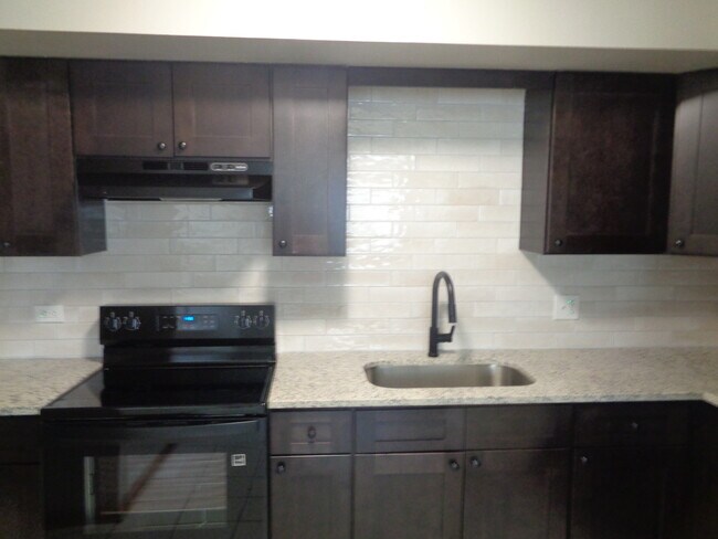 Foto del edificio - 7033 Mather Ave