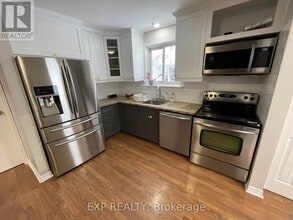 Building Photo - 7 Burbank Pl