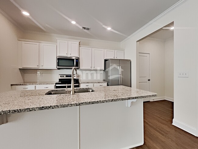 Building Photo - 581 Woodall Rd