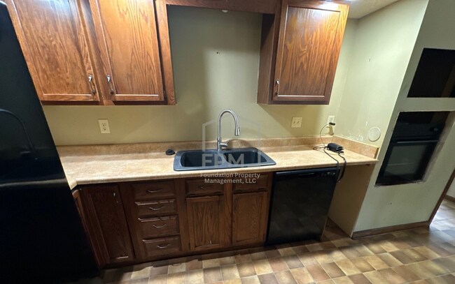 Building Photo - 8559 Chippingham Dr