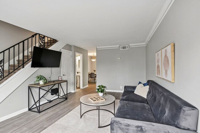 Foto del edificio - 400 Adamwood Dr