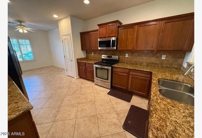 Foto del edificio - 1739 W Big Oak St