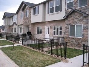 Building Photo - 475 W 1465 N