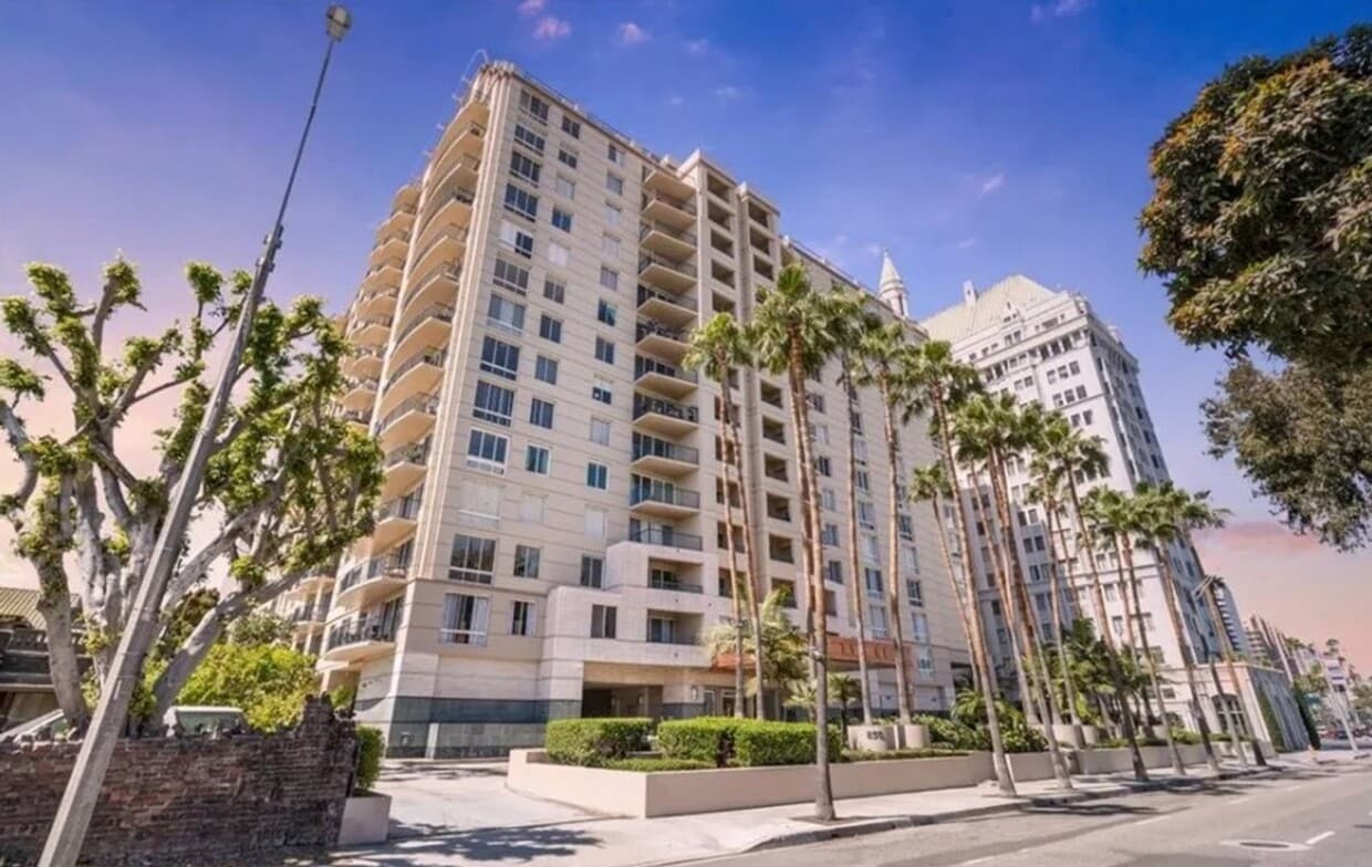 Foto principal - 2-Bedroom, 2-Bathroom Home in Prime Long B...
