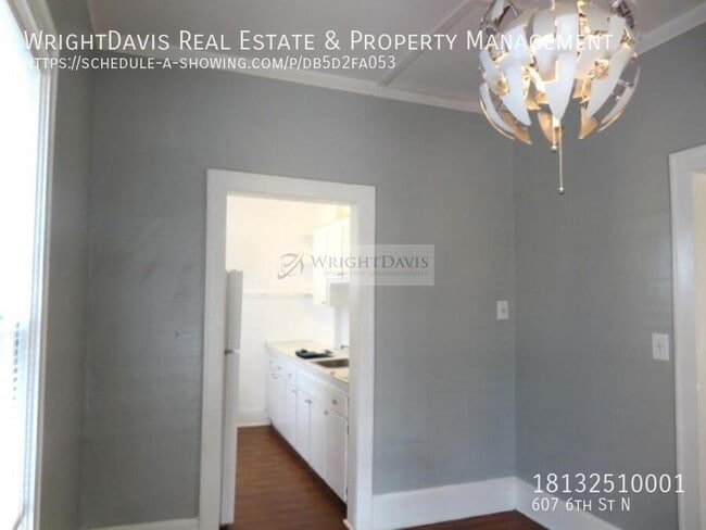 Building Photo - 607 6th Ave N