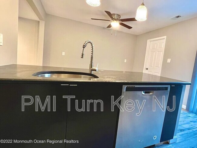 Foto del edificio - 18 Kingsley Way