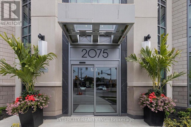 Building Photo - 2075 King Rd