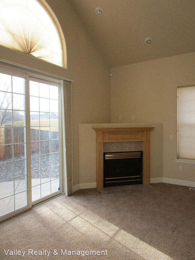 Building Photo - 3 br, 2.5 bath House - 1523 Evergreen