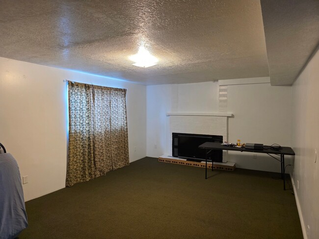 Building Photo - 6337 S Dixie Dr