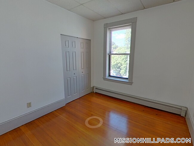 Building Photo - 1540 Tremont St
