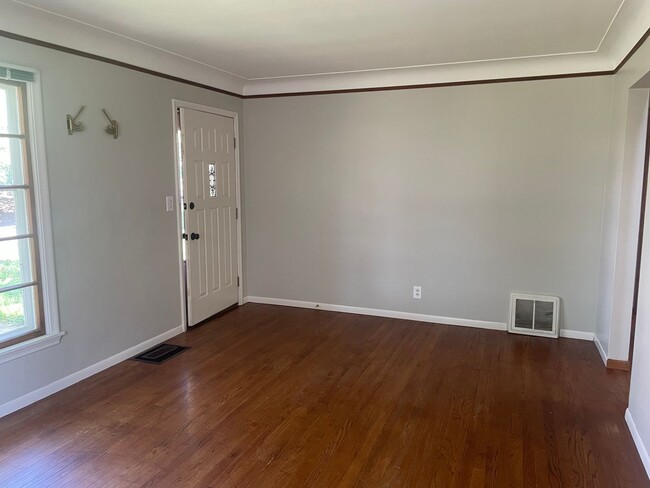 Foto del edificio - Charming Bungalow Available - Walk To Sout...
