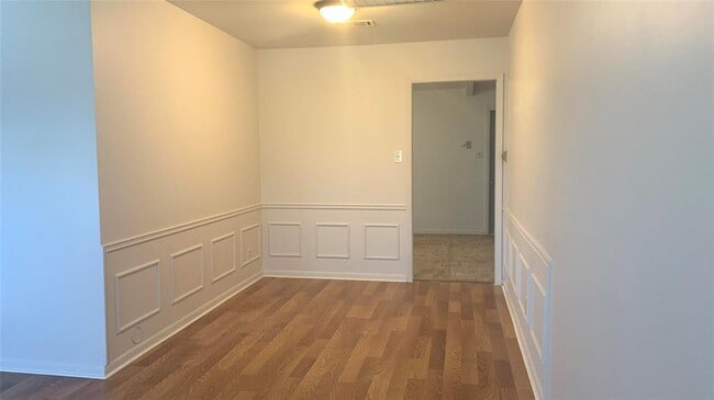 Building Photo - 609 Bissonet Ln