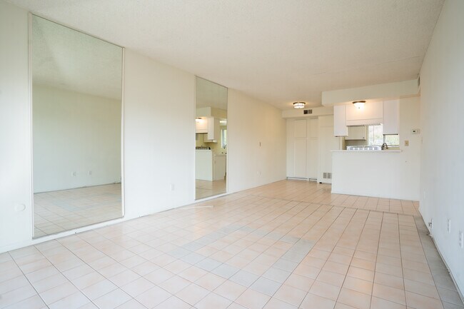 Building Photo - 1517 E Garfield Ave