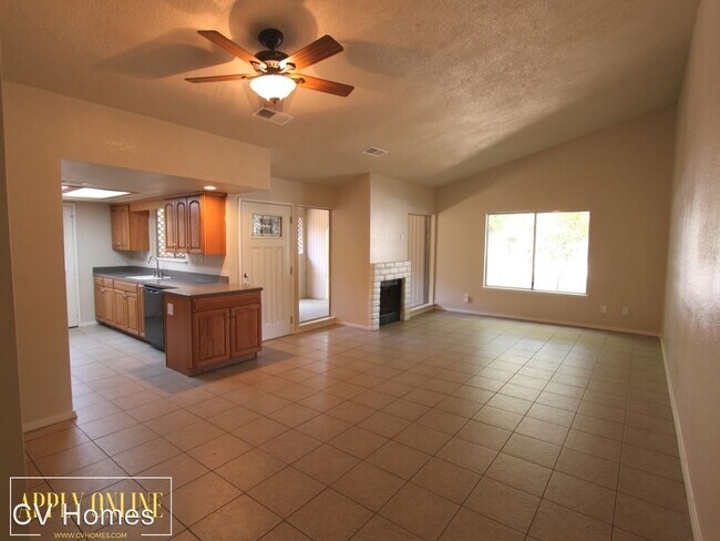 Foto del edificio - 3 br, 2 bath House - 665 S. Coalinga St.