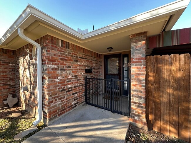 Building Photo - 4230 Green Meadow Dr