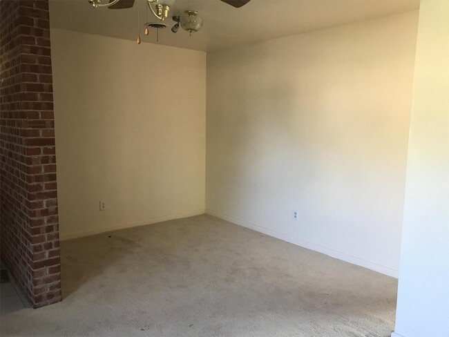 Building Photo - 4220 Idlewood Dr
