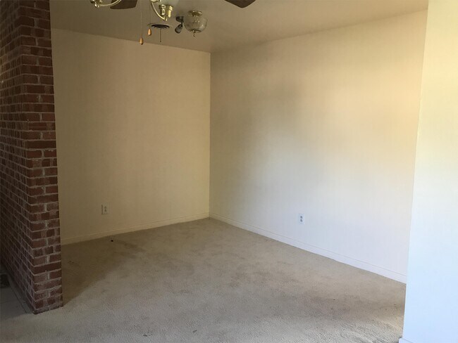 Foto del edificio - 4220 Idlewood Dr