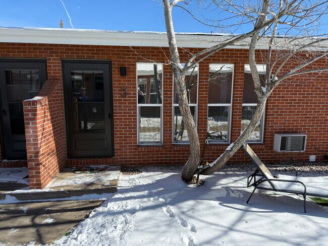 Foto del edificio - 1752 Azalea Dr