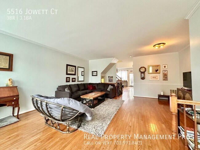 Building Photo - Rarely available Kingstowne townhome w/ ga...