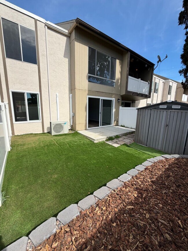 Building Photo - Looking for a cozy new place to call home? This charming 1-bedroom, 1-bath condo might be just th...