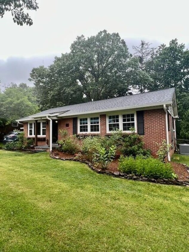 47 Pleasant Ridge Dr, Asheville, NC 28805 House Rental in Asheville