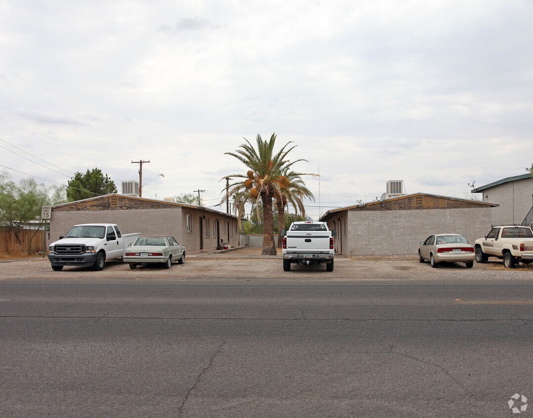 Foto principal - 2545 N Park Ave