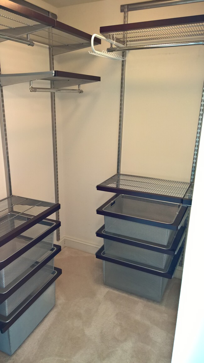 Foto del edificio - 11760 Sunrise Valley Dr