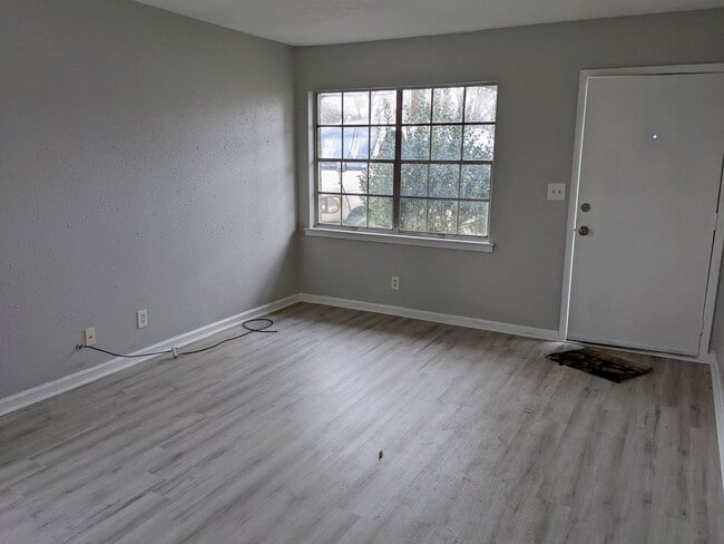 Building Photo - 321 Briarbrook Dr