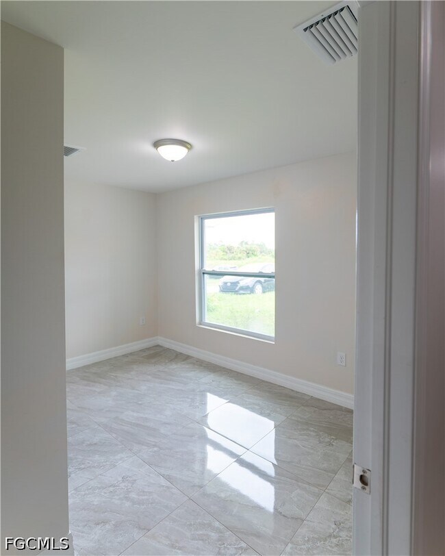 Foto del edificio - 941 Jaguar Blvd