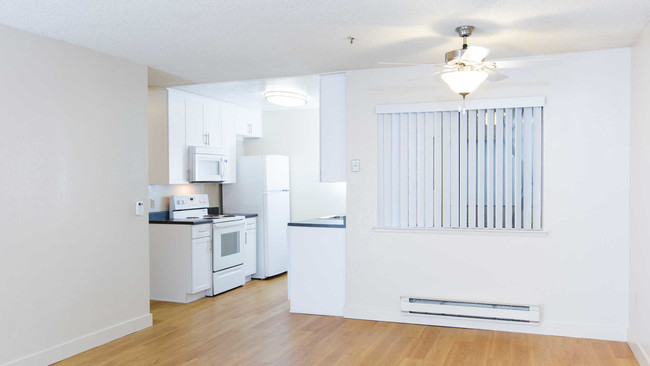 Kitchen and Dining Area - Skylark