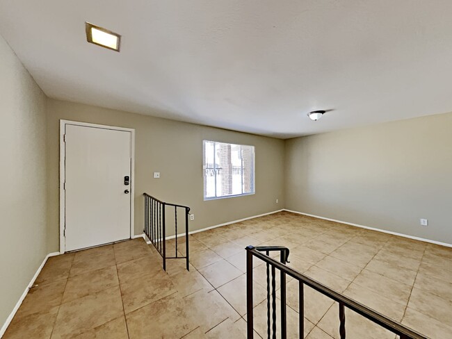 Building Photo - 3462 E Shaw Butte Dr