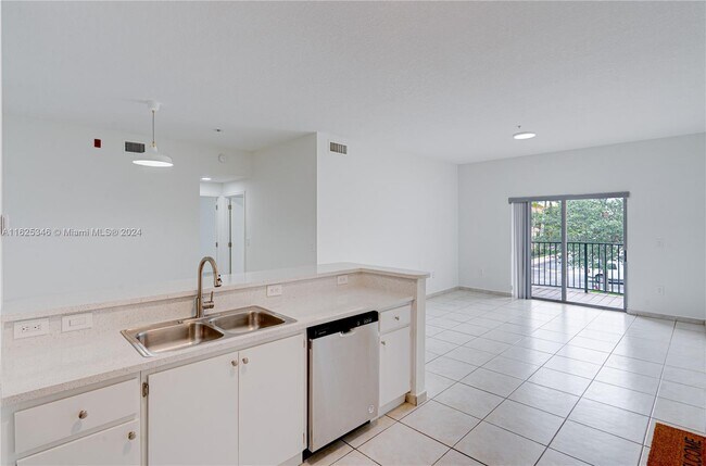 Building Photo - 7300 NW 114th Ave